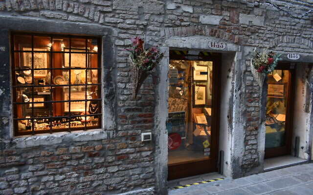 Renovation brings Venice Jewish Museum into future, visitors into 16th century